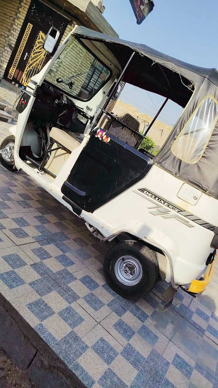 سلام عليكم تكتك البيع تحويل ثاني يوم موديل 22 العنوان الوسفيه ناحيت الرشيد رقم الهاتف ***********
