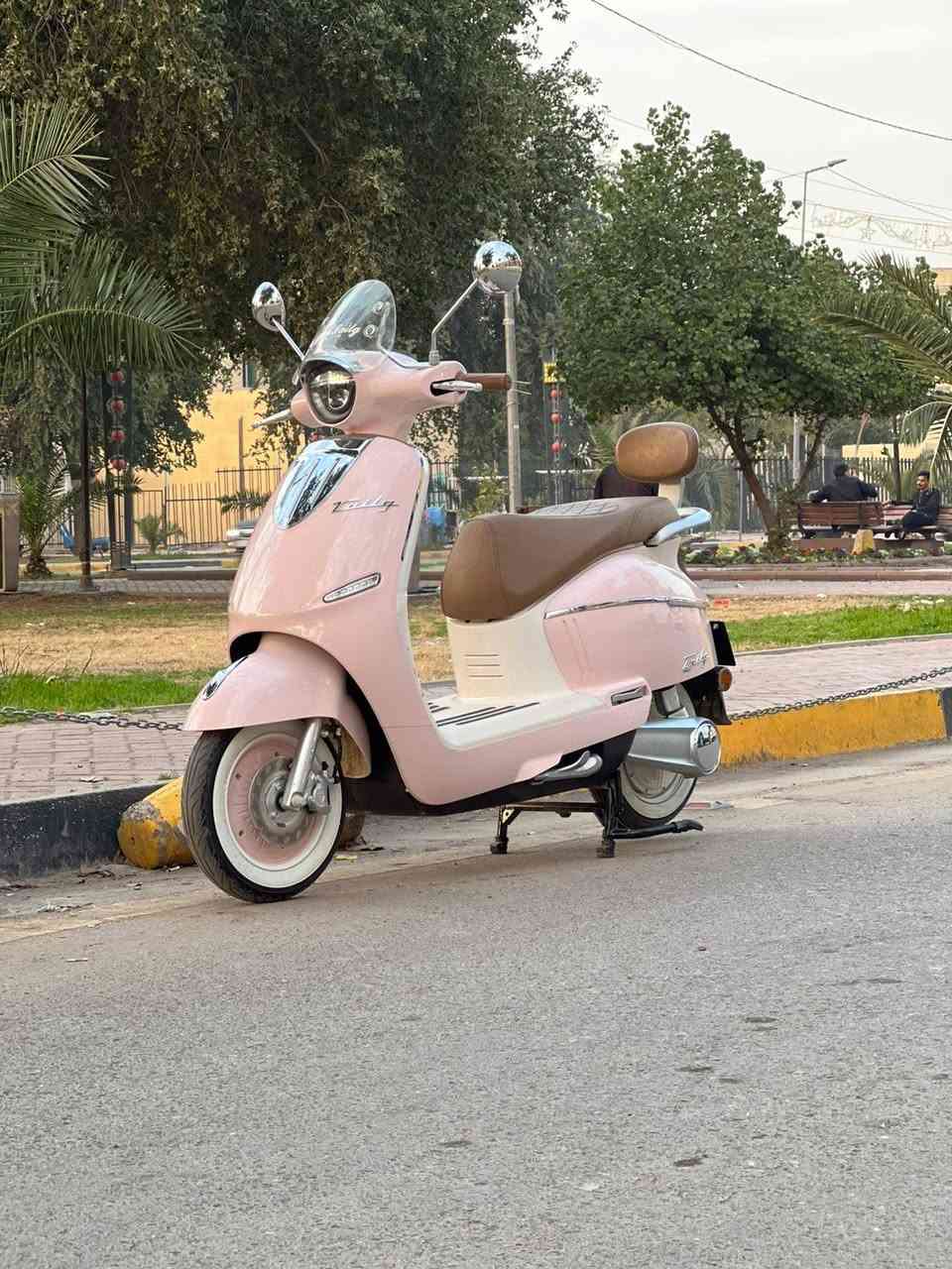 سلام عليكم شباب دراجه شحن كلاسك من شركه تايلج  العالميه دراجه زيرو زيرو مماشيه غير 10 ايامً فقط لا غير دراجه زيرو بعدها  ع حاله وكاله كتلوك بيها وصل معرض موجود ابسمي .  تجي شاحنه بل كارتونه دواسه بعدني ممستخدمها 

بيها مواصفات كلش حلوه وتخبل 

الموديل2026 
النوع الوحش كلاسك من شركه تايلج العالميه
بطاريات 6 دبل
التحويلات 1.2.3
الرجوع الخلف R
دبل إشاره 
لايتات  زنوزن قويه جدا 
اشاير رباعيه 
كل شحنه تمشيك فوك60 كيلو 
دسكات امامي وخلي 
تشتغل عن طريقه البصمه 
تشغيل عن بعد 
جهاز إنذار السرقه 
أطارت جوبلس  
كشن vib
لونها كلش حلو ومميز 
دراجه بل واقع احله من صور 
بصمات 2  بيها معا سويجات خفيه
شاشه اكترونيه تعرض إلك كل عطل يصير 
بيها نضام USB
بيها ABS
شاحنه ذات شحن سريع واليقاف ذاتي عند متلاء 

اي استفسار اتصال 

***********

العنوان بغداد
