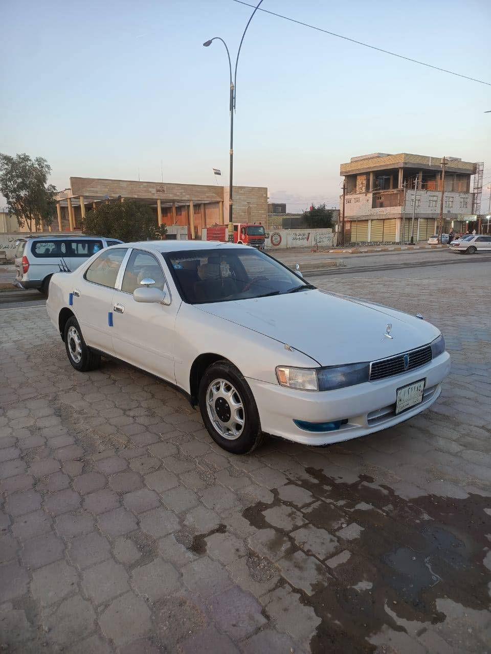 السلام عليكم كرسته للبيع موديل 93سياره مكفوله من الكص ونقل جثه العيب شرعي وضربه وصبق العام محرك وكير ونجي جديد حداديه جديده تخم تاير  رقم بصره مشروع وطني سنويه 27 سياره مال جناي رقم الهاتف  *********** مكان ناصريه غراف
