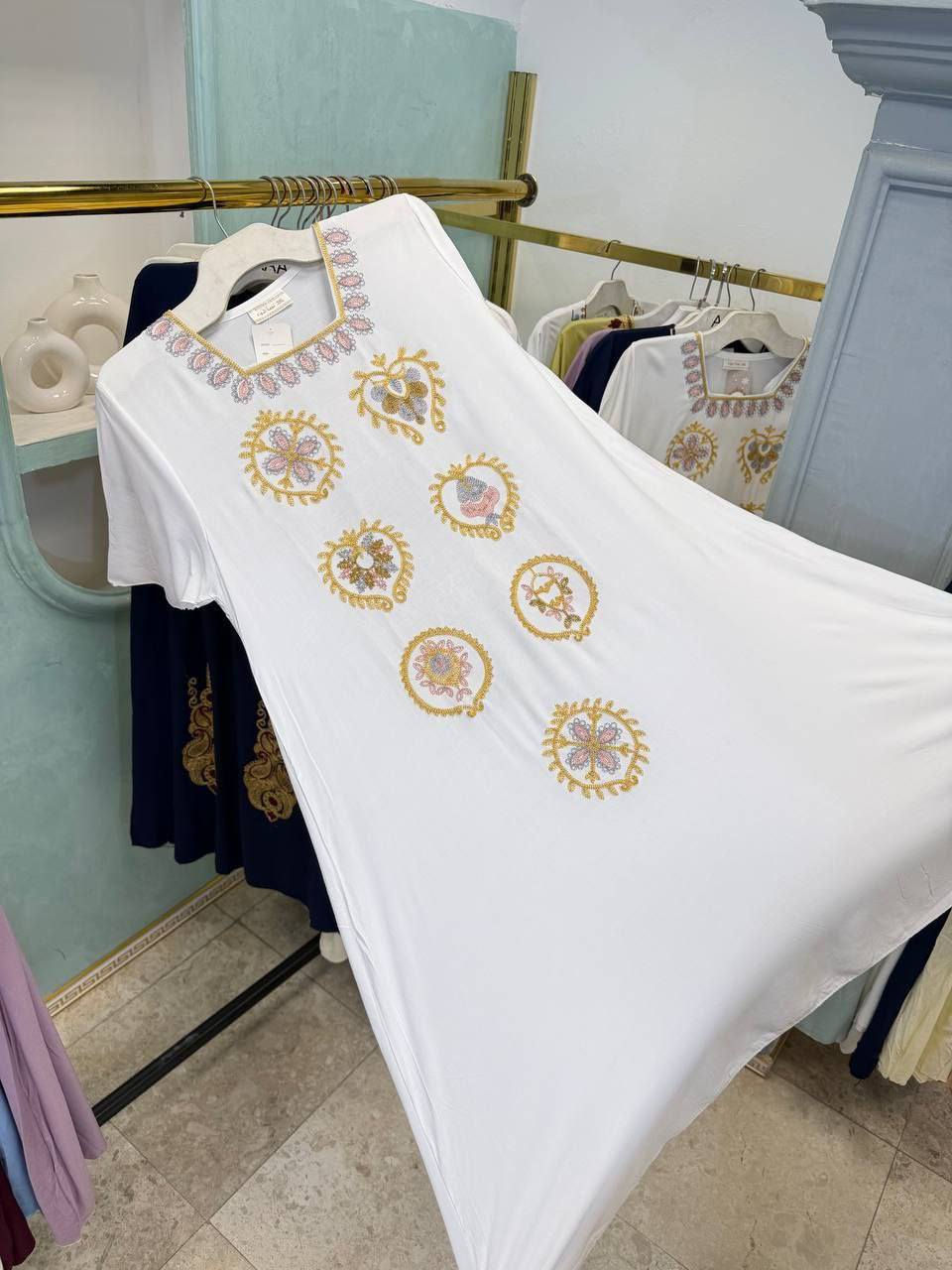 ✨ وصلتكم أحدث موديلات الدشاديش الكشمير القصيرة ✨

👗 دشداشة كشمير قصيرة دبل كلوش
🧵 تطريز كامل أنيق وراقي
🎨 متوفرة بـ 6 ألوان جذابة

📏قياسات 2XL. 3XL. 4XL. 5XL
💎 قماش كشمير درجة أولى – فخامة وجودة


**إذا كنت صاحب هذا الإعلان وتريد حذفه لأي سبب، رجاءا أرسل رسالة إلى الدعم الفني**