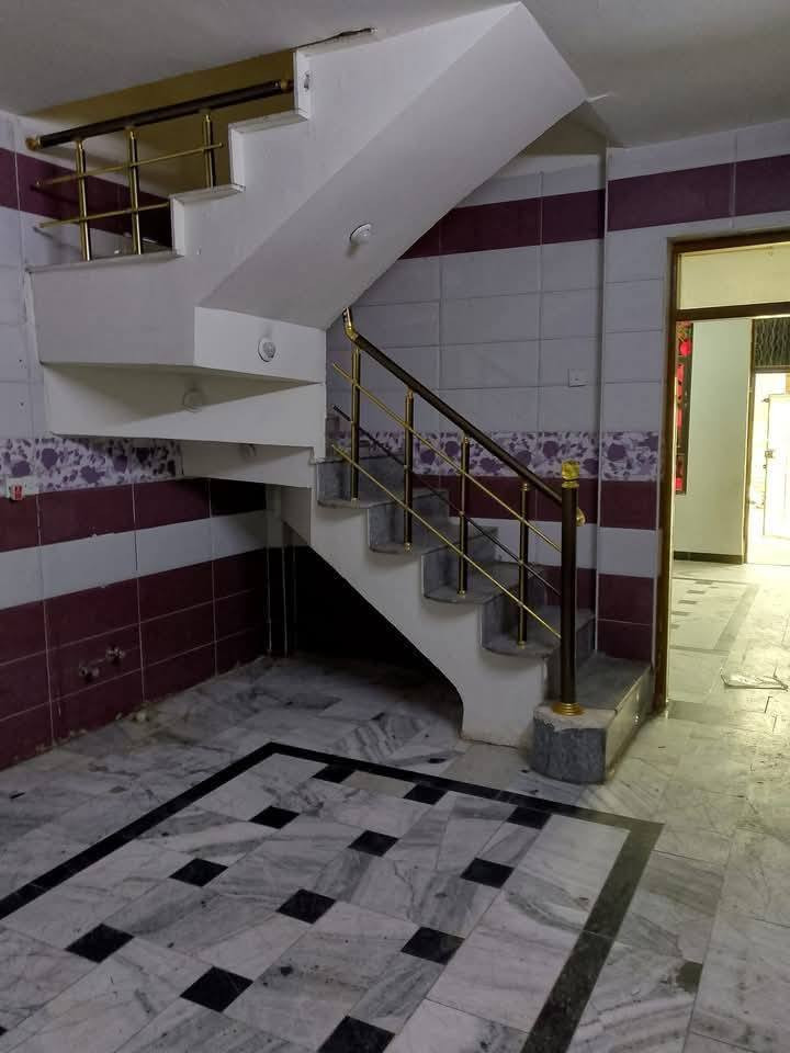 50 متر للايجار السيديه الضباط مربع القاده خلف مدارس صينيه
غرفتين وصاله مطبخ صحيات منور بيتونه 

ايجار 650 قفل 

للاستفسار الاتصال على الارقام 
***********
***********
مكتب القريشي للعقار
