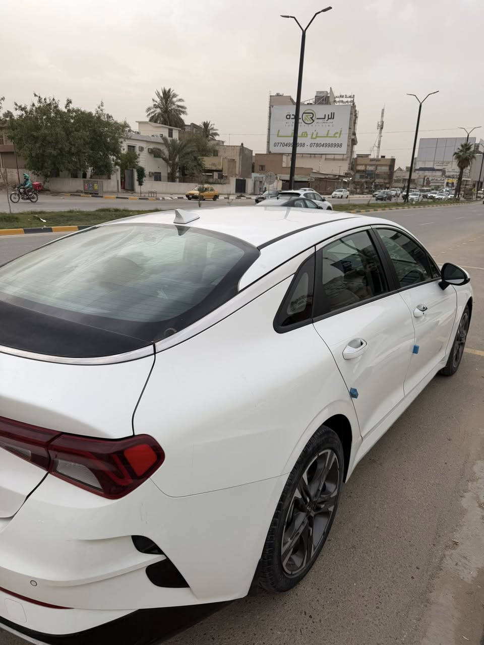 K5 2022 خليجي
محرك 2000دوش 
 عداد المسافه 44000 
شاشه ابل كار بلي وانرويد اوتتو
مرايا اوتودم
مري شفط واشاير بالمري 
وضعيات قياده 
تشغيل عن بعد 
كشن السايق كهرباء 
كشنات قماش 
قطعتين تبريد 
كاميرا خلفيه حساس خلفي 
مثبت سرعه
السياره كفاله عامه بيها فقط بارد بسيط جدا في خشم البنيد 
رقم السياره بابل
باسمي تحويل مباشر
السعر ٢٠٠ وبيها مجال
***********
