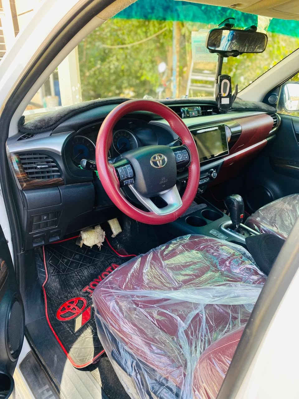 السلام عليكم 
للبيع هايلوكس م.19ساز ساير اوتو رقم بغداد دولي تحويل ثاني يوم مباشر مواصفات السياره كشنات تدفئه+تبريد شاشه+كامره حساسات خلفيه تحكم بالستيرن قطعتين تبريد بيانو ثلج اشاير بالمري سبير مانازل طفايه كير ومكينه شركه شرط ومكفوله كفاله عامه تخم تاير جديد السياره مال جناي ماتصرف عليه كلشي.. السعر ٢٥٥وبيه مجال قليل 
مكاني صلاح الدين قضاء بلد 
الاستفسار ***********
