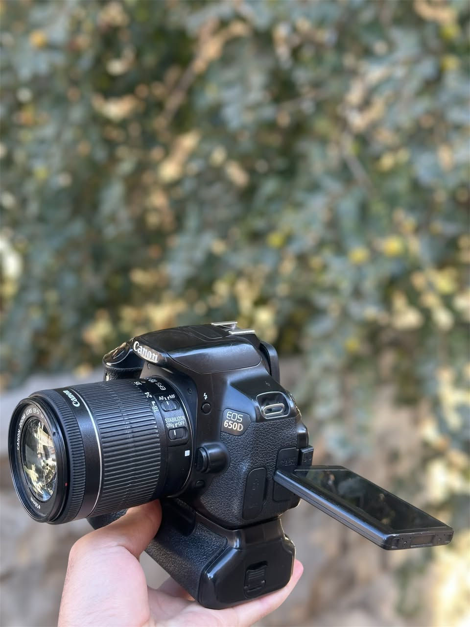 كانون D650 + عدسة 18-55
شاشة قلاب + شاشة لمس + كراب 
نظافة 95‎%‎ 
ملحقات : حقيبة ، شاحنه ، حزام ، رام 
السعر 320 الف 
العنوان : بغداد / توصيل موجود لجميع محافظات العراق 
للاستفسار او المزيد من كاميرات التصوير  
*********** ( اتصال او واتساب )
