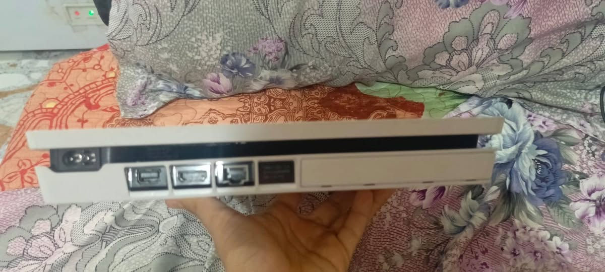 بلي فور مهكر نظام 9 

كلش نضيف مستخدم

لمدة شهر فقط ويا يدات 

ثنين وحدة اصلية 
والثانية تجارية 

وايراتة كاملة

وبي لعبة فيفا 2026

ولعبة انشارتد 4

ولعبة شبح اليابان (كوست اوف يوهورشيما) 

ولعبة جي تي اي 5

ولعبة كلف ديوتي ops6 

والسعر 400 وبي مجال 

العنوان: ديالى: جديدة الشط 
منطقة: منصورية الشط

رقم التواصل: ***********
