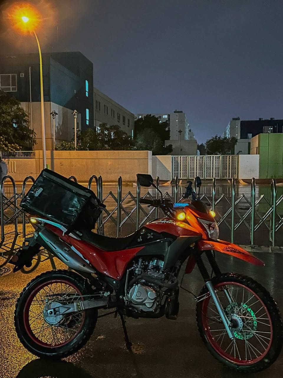 السلام عليكم
لانسون قفاز مديل 22 دخول 25
رقم اربيل 

دراجه جديده عل وضع البلاد ماشية 14 الف وقابل للزياده دراجه حيل نضيفه ومعتني بيها ادير الها دهن لكمولي مانقصها اي شي شغل وطلع .

رقم للتواصل *********** 
رايدها ب مليونين وميه وبيها مجال
