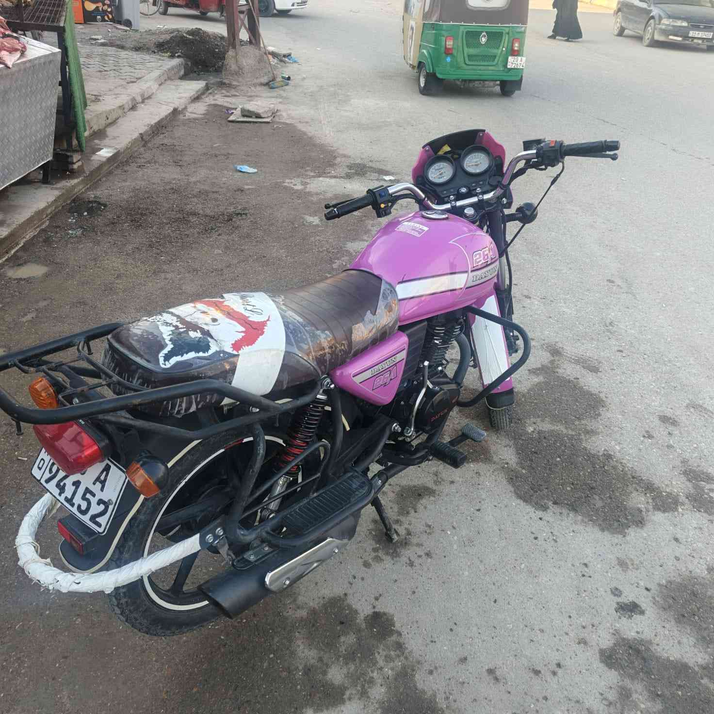 سلام عليكم دراجه دايوان موديل 2023  دراجه نضيفه ومكفوله من الالف للياء فقط بيها طعجة بالتانكي  والرقم والسنويه ب اسمي والتحويل ثاني يوم مكاني ديالى بعقوبة والسعر 2250  وبيها مجال والشراي يتصل ***********
