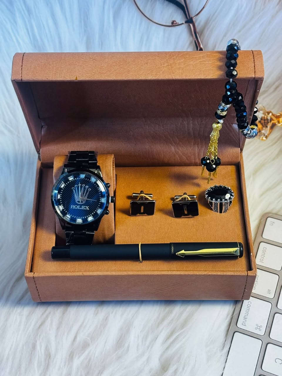 أنت تستحق الأجمل.
بوكس هدية رجالي 

شي راقي وفخم 

يحتوي البوكس على:
ساعة يد فاخرة
قلم أنيق
كبك (أزرار أكمام)
خاتم رجالي
مسبحة أنيقة

بوكس متكامل بهدية راقية

مع كيس خاص بالهداية وكارت معايدة حسب الطلب 
توصيل جميع المحافظات مجاني 

#للحجز_والاستفسارخاص


**إذا كنت صاحب هذا الإعلان وتريد حذفه لأي سبب، رجاءا أرسل رسالة إلى الدعم الفني**