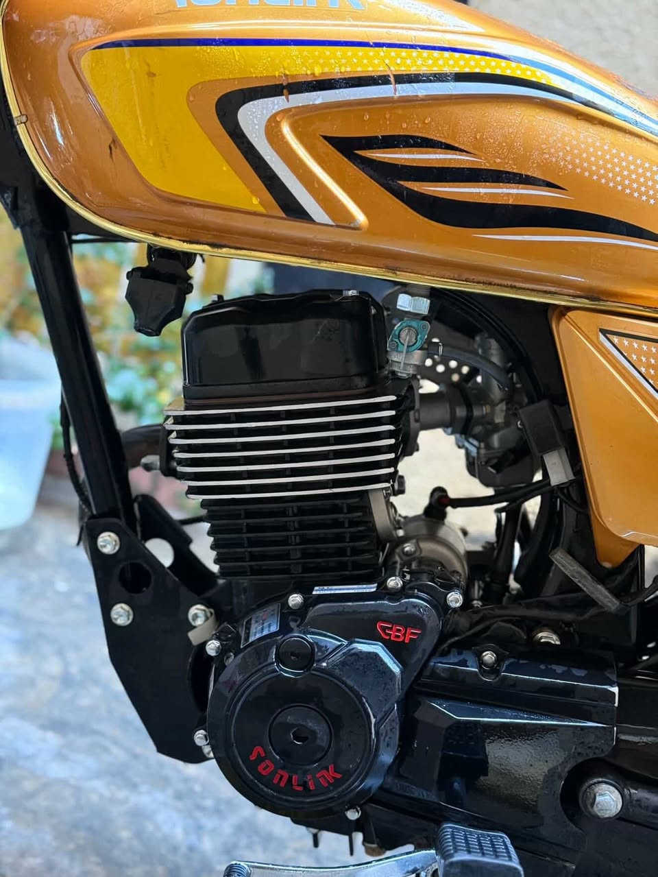 سلام عليكم دراجه ايراني مكينه 200 لدراجه خير من الله ومصالها هواي من نازله للشارع ماشيه 5000 اله لدراجه خير من الله موقع/اعظميه رقم:***********
