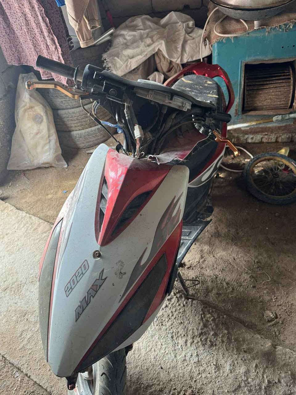 ماكس للبيع دراجه عطلانه طافيه ابيع كومه حديد  دراجه نضيفه بس متروكه  ومحد غاسلها


**إذا كنت صاحب هذا الإعلان وتريد حذفه لأي سبب، رجاءا أرسل رسالة إلى الدعم الفني**