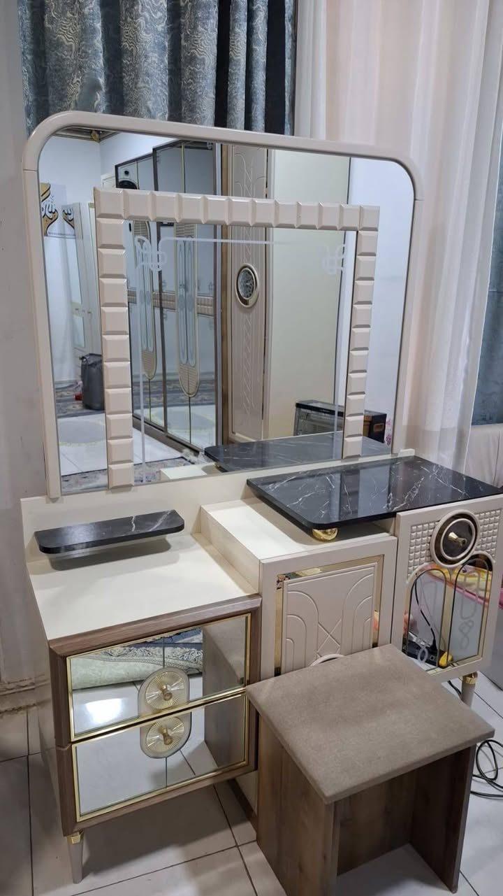 غرفه تركيه للبيع ب٦٠٠ وبيها مجال 
ماعدا الدوشك
جديده مابيها ضرر


**إذا كنت صاحب هذا الإعلان وتريد حذفه لأي سبب، رجاءا أرسل رسالة إلى الدعم الفني**