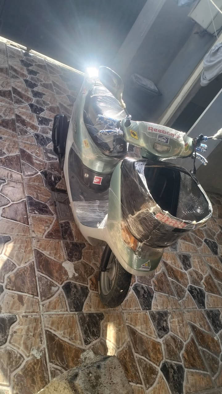 سلام عليكم عندي ياماها بطه للبيع فول مواصفات فول كهربائيات كلها شغاله بس سلف باتري شويه ضعيف مرات يشتغل مرات يكطع سعر خاص أو رقم موبايل 
*********** ويوجد مازنجر وتساب مكان كركوك حي العسكري
