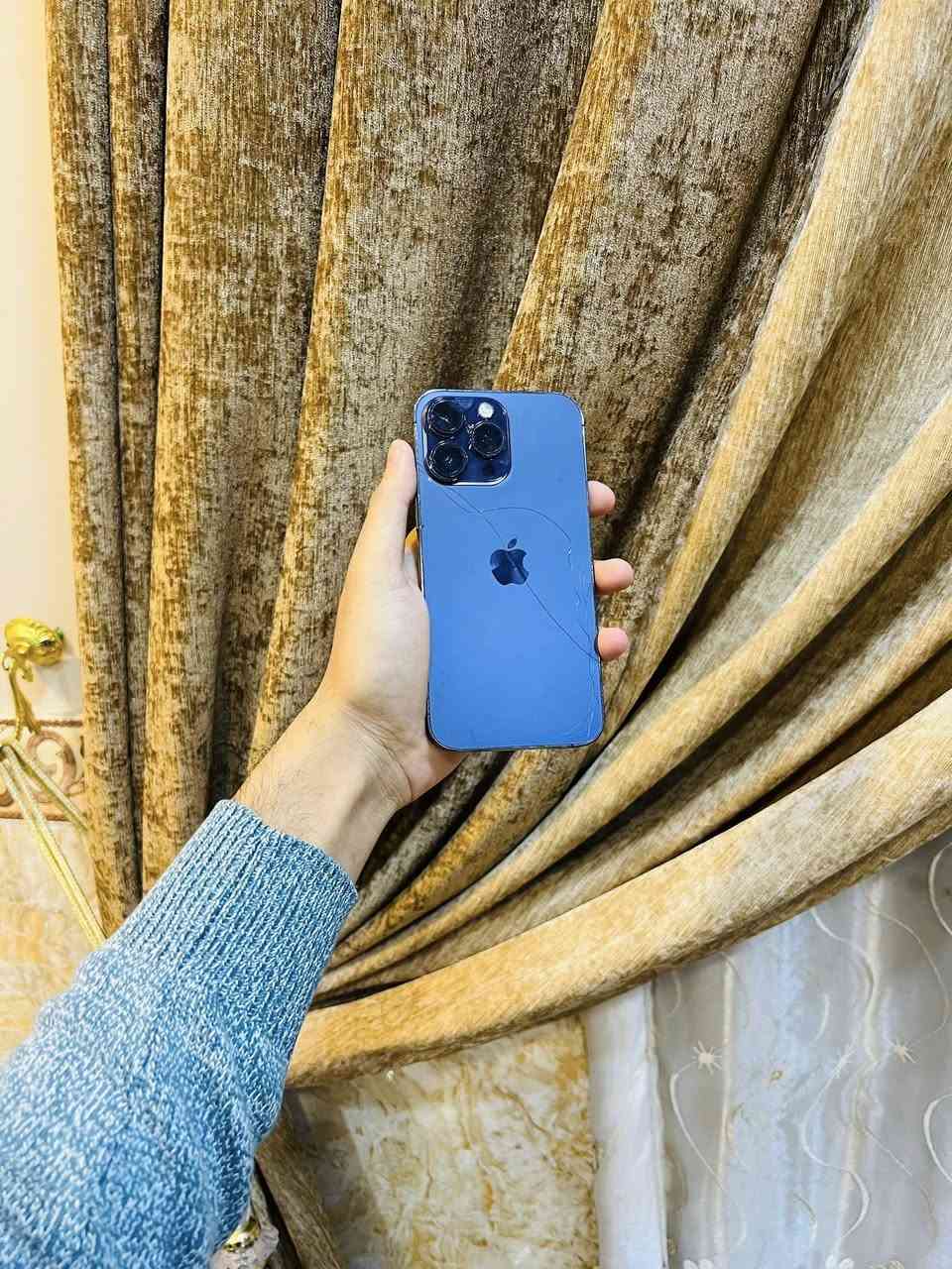 ايفون 14 برو ماكس مكسور بس ظهر الباقي كفاله شريحتين زيتعي ذاكره 256 الجهاز كله شغال سعر 650 شراي اتصل***********
