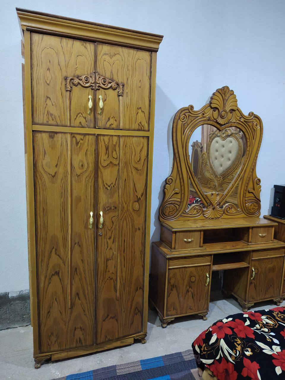 غرفة نوم توج خشب عراقي صاج للبيع سعرها 850وبي مجال للاستفسار ***********
