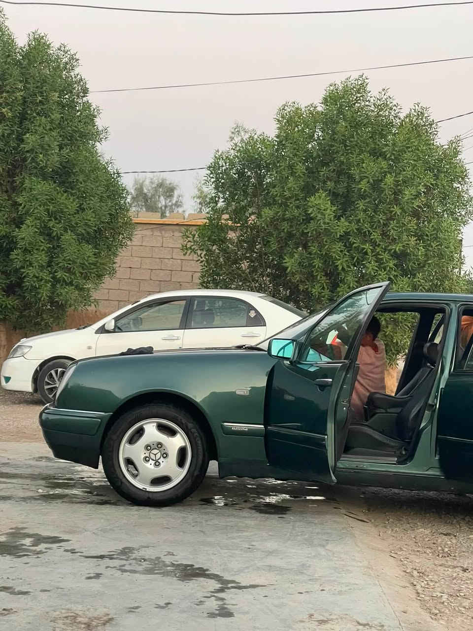 مرسيدس ام عيون موديل 95 جديدة وجاهزه كير خراطيم بشرط منظومة تبريد جديدة صدر امامي خلفي جديد تخم تاير كهربائيات كلها بشرط صبغ عام جمالية غرفة جلد جديدة سنوية ل28 السعر 85 ورقة 
***********
مكانها ديالى المقدادية
