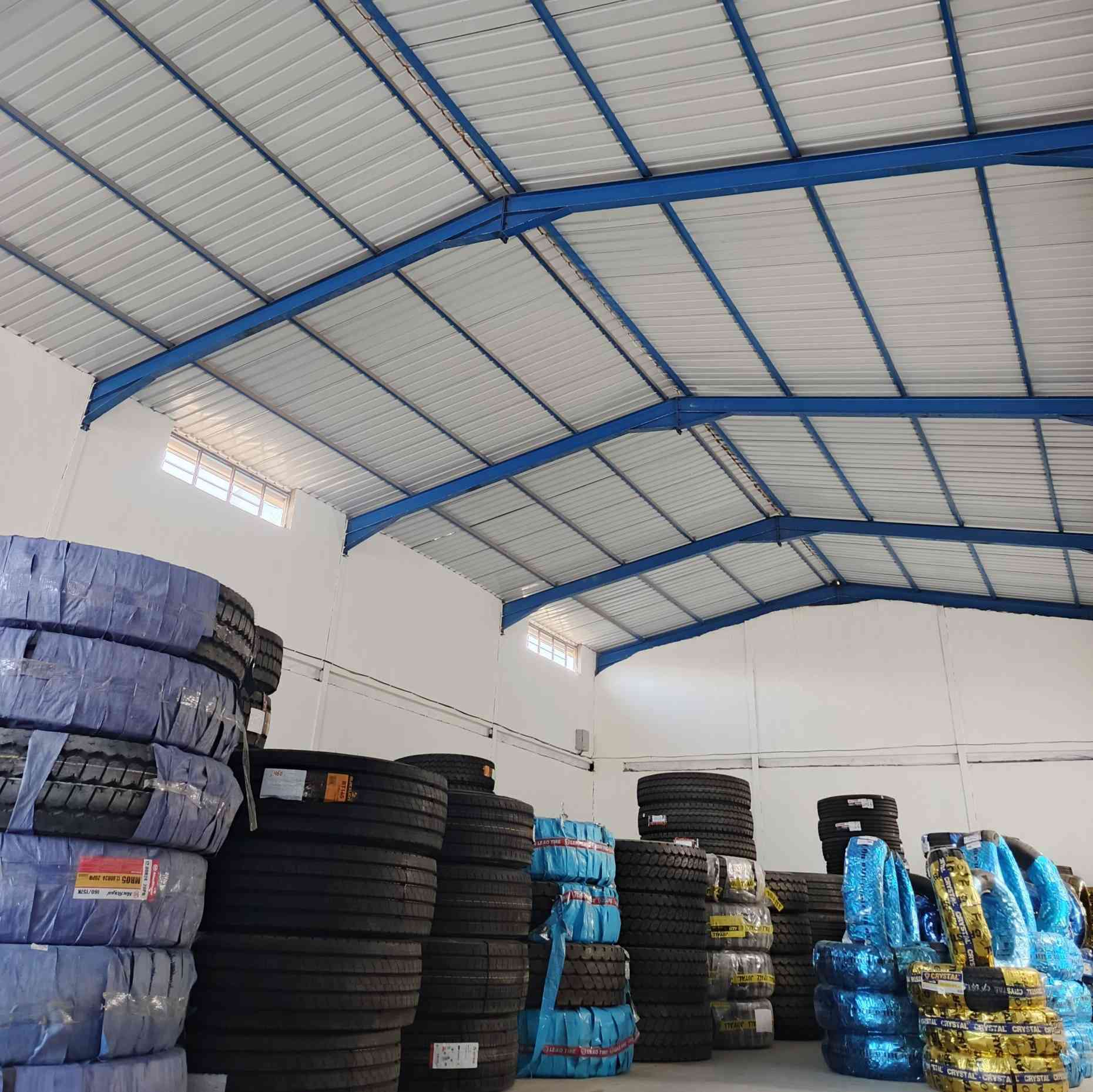 [ الآن في الديوانية.. وحوش الطرق "Attar" الكازاخستانية وصلـت! ] 🏁🇰🇿
يعلن مجمع فرحان الكرعاوي وليث الربيعي عن وصول الوجبة الحصرية والضخمة من إطارات Attar العالمية (منشأ كازاخستان)، والتي تتوفر لأول مرة حصرياً داخل مجمعنا بمواصفات قياسية.
✅ المقاسات المتوفرة الآن (بكميات ضخمة):
1️⃣ 385/65 R 22.5 
2️⃣ 315/80 R 22.5  
✅ المواصفات الفنية لـ Attar (موديل REG S):
 * متانة استثنائية: صُنعت خصيصاً لتتحمل أقسى الظروف الجوية والطرق الصعبة (مثالية لأجوائنا).
 * كفاءة وقود (B/C): توفير حقيقي في مصروف الوقود بفضل هندستها المتطورة.
 * ثبات وأمان (B): تماسك جبار في المنعطفات وعلى الطرق المبللة لضمان سلامتك.
 * هدوء وراحة (72dB): مستوى ضوضاء منخفض جداً لقيادة مريحة في المسافات الطويلة.
⚠️ تنويه هام: البيع والتعامل داخل المجمع بالدينار العراقي فقط (لا نتعامل بالدولار نهائياً). 🇮🇶🤝
📍 العنوان: الديوانية - التقية الثالثة - طريق نجف ديوانية - قرب ساحة التوديع.
📞 للتواصل: *********** | ***********
مجمع الكرعاوي والربيعي.. دقة بالعمل، أمان بالطريق، وسعر بالدينار! 🤝✨
