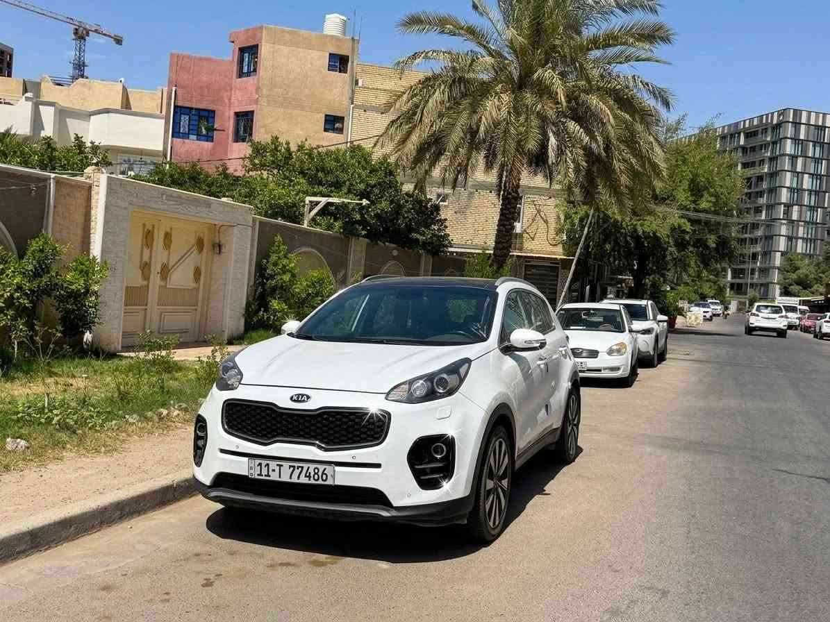 السلام عليكم ورحمة الله وبركاته 

للبيع كيا سبورتاج خليجي موديل 2018
رقم بغداد نكليزي
الهزة والسنوية مجددات وباسمي كفالة من مكينة وكير  صبغ جاملغ وربع باب السايق بدون دواخل

المواصفات
بانوراما
تحكم ستيرن
شاشة
مراي شفط
داخل لونين
حساسات امامية وخلفية
كامرة
زراك لايت
شادها زينون
الارضيات مغلفة جلد
3 وضعيات قيادة
 
السيارة خير من الله نظيفة وجديدة وبالعافية على الي ياخذها

 ***********
