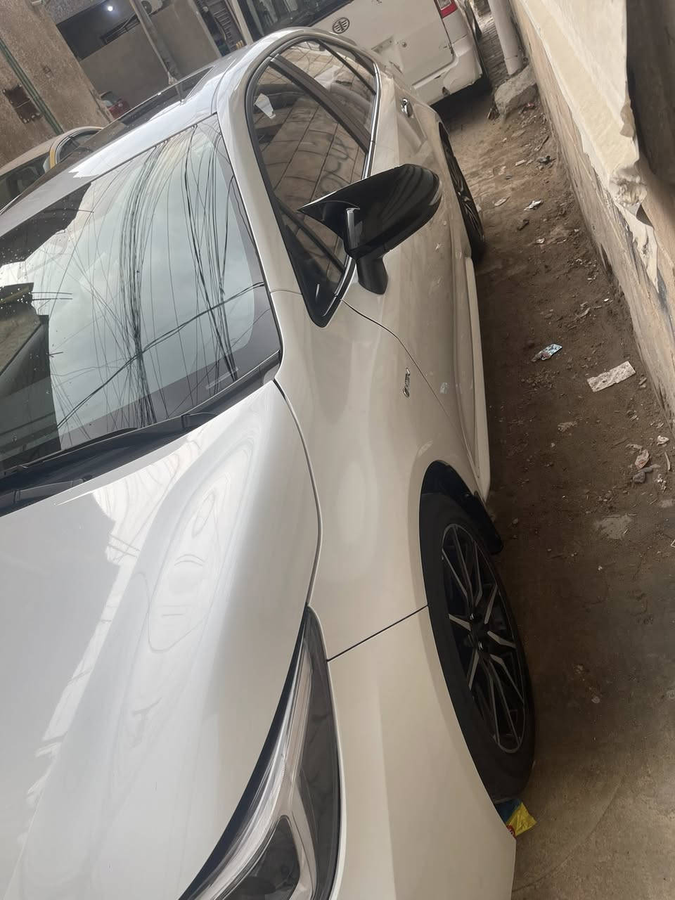 السلام عليكم
كورلا 2024 فئة S هايبر خليجي مكفوله من ضربه وصبغ 
مااشيه 25
رقم بغداد بسمي 
مواصفات S معروفه فول سياره 
بصمه 
جلد + كراسي كهرباء 
قطعتين تبريد 
كامره دواره
فتحه 
رادارات
شاشه 
تحكمات استيرن
وبعد بيها مواصفات 
العنوان / بغداد 
☎️***********
