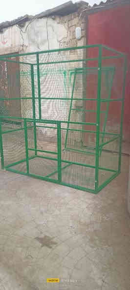 قفص للبيع حديد مغلون قياس 1 انج 2 ملم ثقيل
مصبوغ لون اخضر 
تصميم على شكل خانات يتفصخ
قياس
 عرض 1 متر  
ارتفاع 2 متر 
طول 2 متر 
*********** 
قضاء بلد
