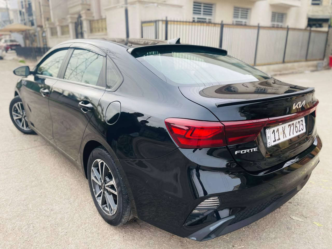 دخول جديد – حرة
كيا فورتي 2024 وارد أمريكي  🇺🇸  LXS

🔧 الضرر:
بنيد مبدّل، جامَلغ أيمن، باب أيمن، وتصليح جامَلغ خلفي
❗ بدون دواخل – البجم كبس
📷 التفاصيل كاملة موجودة

🚗 الممشى: 14 ألف ميل فقط
📍 رقم بغداد بسمي وثاني يوم تحويل 
⚙️ المحرك: 2000 DOHC دبل

المواصفات:
 • رادار أمامي
 • تحديد مسار / سياقة ذاتية
 • Auto Brake – توقف ذاتي عند الاقتراب ⛔️
 • كاميرا خلفية دوّارة 📷
 • شاشة كبيرة تدعم Android Auto / Apple CarPlay 📲
 • خرائط GPS 📌
 • فول تحكمات ستيرن
 • 3 أنظمة قيادة: Sport / Normal / Smart
 • كروز مثبت سرعة
 • ويل كب كروم
 • حساس إطارات
 • شاشة ضبط وأعطال بالدشبول
 • منافذ USB / AUX / 12V
 • 4 دسك + ABS + مانع انزلاق

✅ السيارة بدون أي نقص

💰 السعر: 145 قابل لمجال بسيط
📍 العنوان: بغداد – الرصافة
📞 ***********
