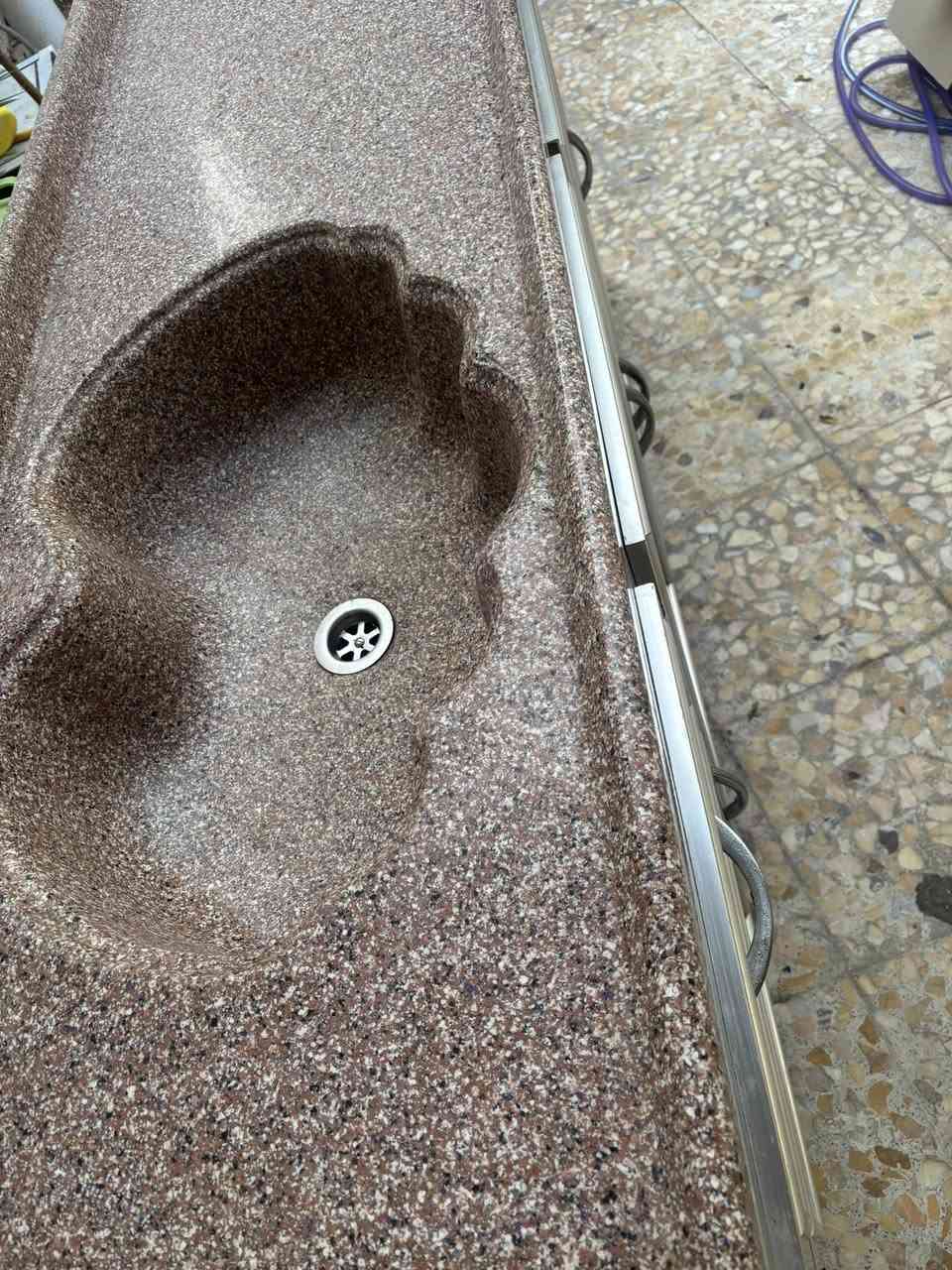 للبيع هذا كاونتر السنك مرمر احنه مسوينه كلش ثقيل  السنك مترين مع ملحق مترين  واكاونتر  متر مع ملحق متر


**إذا كنت صاحب هذا الإعلان وتريد حذفه لأي سبب، رجاءا أرسل رسالة إلى الدعم الفني**