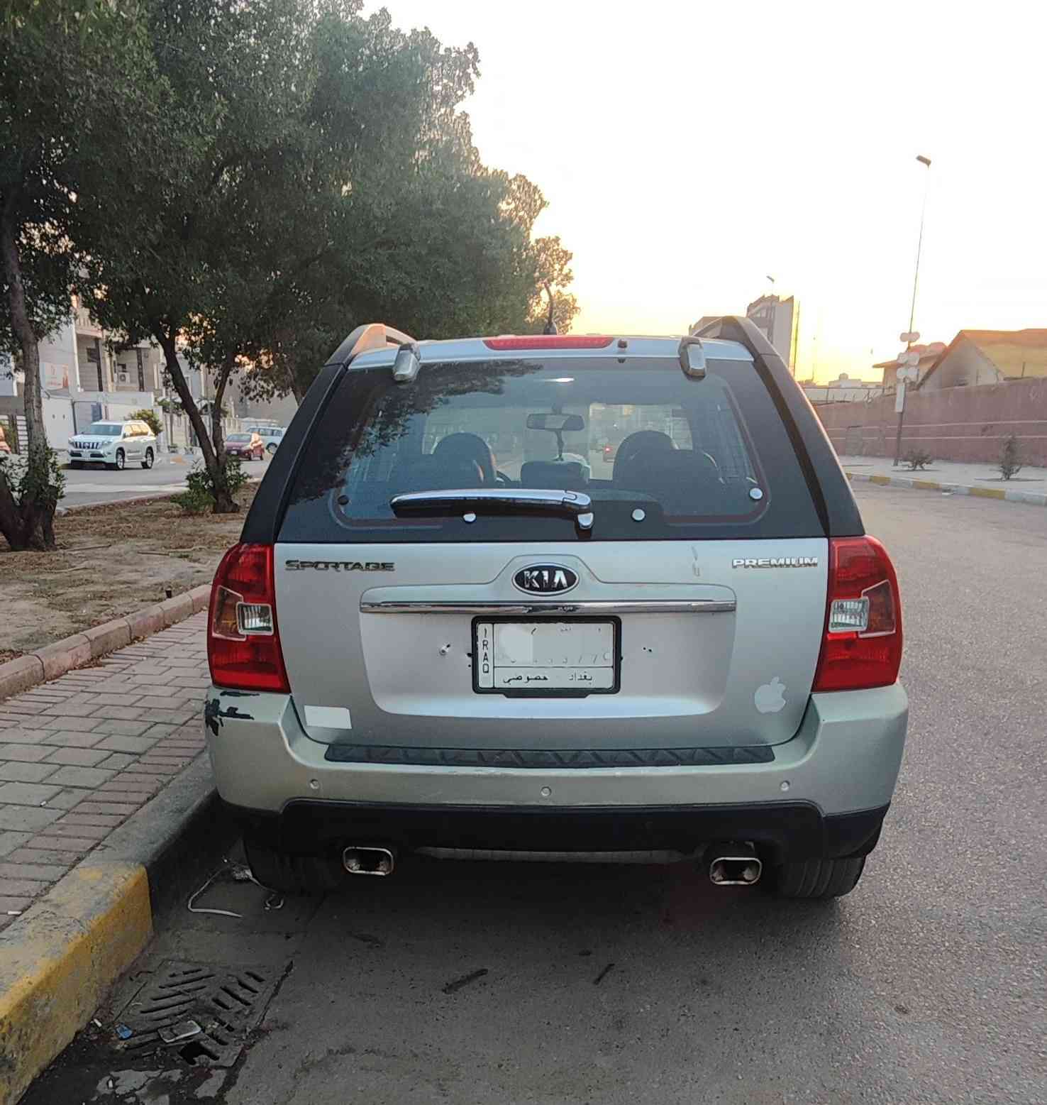 من رخصة الادمن
سلام عليكم سبورتج للبيع موديل 2009 كوري 
الي تجي الفول مواصفات حقيقي رزنه بدون اي نقص

مال جناي رقم بغداد مشروع وطني مابيها اشكال شرعي
السيارة باسمي تحويل مباشر 
السعر 130 وبيها مجال للجادين بالشراء
مكاني بغداد
***********
المواصفات

مكينة نظيفة 2000c دوش
يدات الباب والسستم نيكل 
فتحة سقف
حساسات خلفية
تحكم تبريد بيانو
مري شفط
تدفئة كشنات
تحكم استيرن ومايك
نظام Abs يعني اربع دسكات
دبل صالنصه
مواصفات كير عادي و اوتو 
تقفيل ذاتي
زجاج السائق auto ضد لمس اليد يعني ترجع تنزل
جكها و حتى السبير السياره جدا نضيفه
ماشية 182000km
 وتبريد ثلج وتدفئةونشطه بالمشي
بيها بارد بسيط باب السايق صفحة الجاملغ  فقط
لايوجد صبغ على الحديد
وسونار موجود
