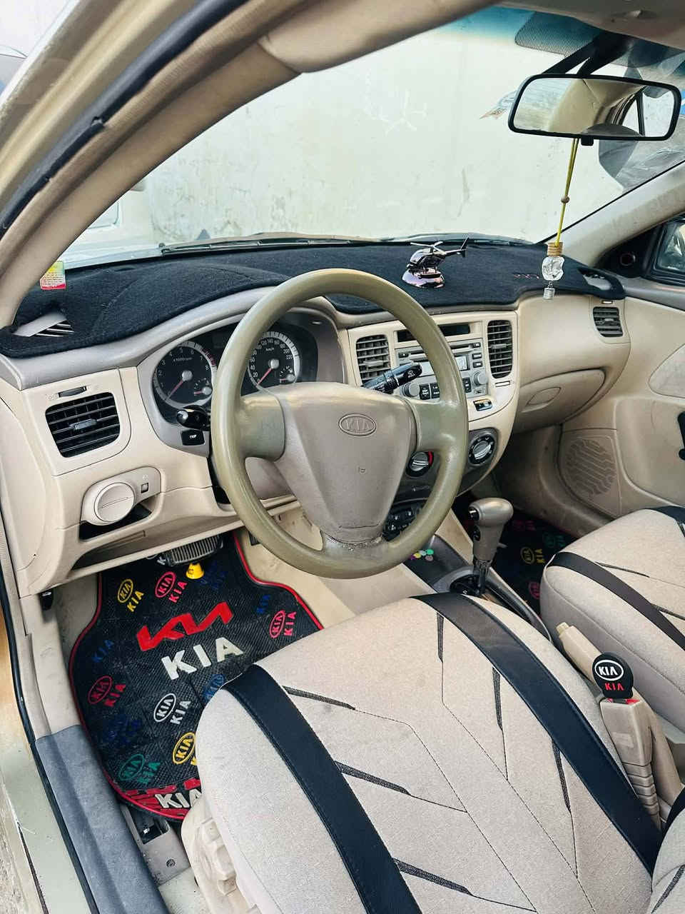 سلام عليكم سلام عليكم سياره كيا البيع موديل 2006 رقم بابل ضرر بيه واكعه على تكمه ابلوكه شرط وكاله او تحويل كابون بنزين بيه سعر 60 او بيه مجال رقم الهاته ***********
