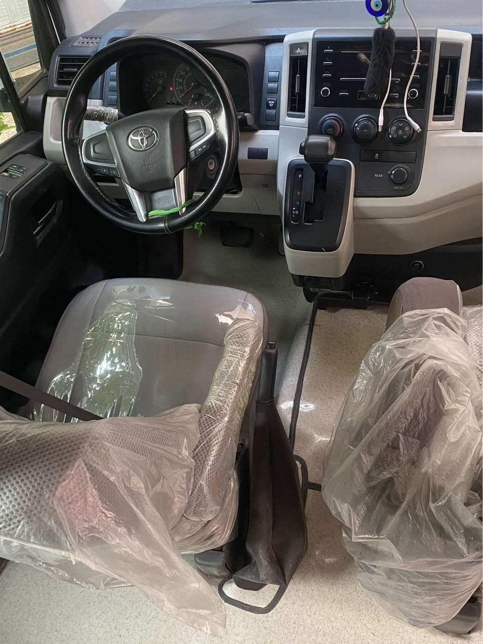 السعر _ 385 ورقه
تيوتا هايس موديل 2023 
دوشمه عام 
اضافه مراوح تقويه
درع امامي خلفي
سيبايا 
رقم بغداد جديد جديد
بيه ضربه بالصندوق مصلح نفسه 
باب الصندوق  الخلفي فقط ( فقط الباب )

رقم واتس موجود 

‭0786 660 6896‬ بغداد, العراق
