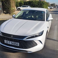 Byd qin  L موديل 25  12كامرة  12حساس  بطارية 80 داخل ابيض  ماشية 30الف...