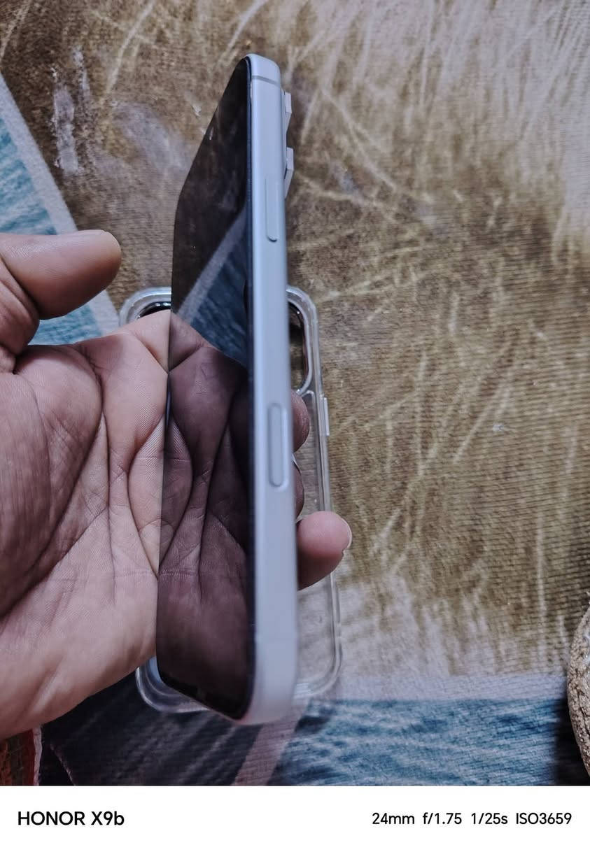 ايفون 17
شريحه وحده

لون سلفر

عدد دورات الشحن 13

البطاريه 100

جهاز جدآ نظيف

السعر مليونين وميه وخمسين سعر الجدي. مليونين وتلث ميه جهاز تأخذه من بيتي اي أشكال بي ترجعه عليه***********
