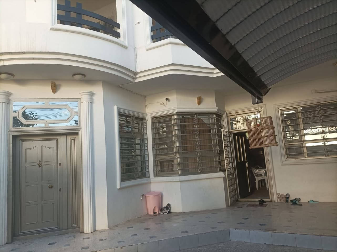 خانو بۆفرۆشتن،250مەتر گەرەکی ئەندازیاران دووقاتی تەواو رووی سلێمانی  خانویەکی زۆرتۆکمەیە، بیری ئەکەوازی تێدایە،تاپۆیە،نزیک قوتابخانە،باخچەی ساوایان،نزیک جادەی گشتی 
بۆزانینی نرخ پەیوەندی بکەن ***********
