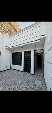 بيت 100 متر 5*20 للبيع بناء 2025 غرفتين نوم كراج استقبال صالة 3 حمامات...