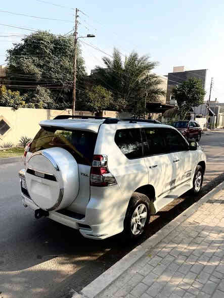 لاندكروز بـرادو كـويـتـي 6 سلندر ²⁰¹¹ لـلـبـيـع 
فـول موصفات الـسـعـر 270 ورقة وبيها مجال سعره مناسب جدآ لئن حيل نظيفة كيلو متر 150 فقط حقيقي  كير محرك صدر امامي خلفي مـكـفـول  موصفات . كويتي دبل تانكي مري شفط بصمة دخول ذكي ثلاجة ستة سلندر هوك سحب مثبت سرعة حساسات فتحه سقف بيها ملا حظة بسيطة جدآ  بارد بسيط بالجنطة وصبغ على كد شبر وبيها سونر والباقي كلة مكفول وبيها سونر  رقم وهزة جديد مشروع وطني تحويل وين ميعجبك . للتفاصيل اكثر الاتصال . *********** . *********** . أبو هيثم الجميلي . بغداد الدورة او حي الجامعة .
