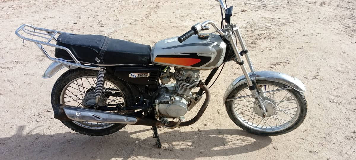 سلام عليكم دراجه للبيع موديل 21 كامله شغاله  هندر واحد كلك مكفوله عشاير مكينتها على الشرط السعر 300وبيها مجتل للشراي مكاني نجف ***********
