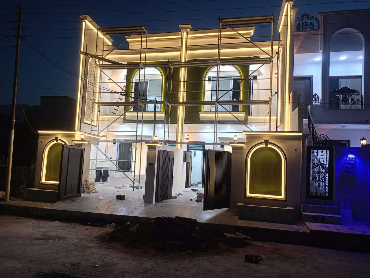 السلام عليكم 
دار للبيع ١٠٠ متر طابق ونص 
فول الفول دكا ونظام كامرات 
الموقع حي الاسرى والمفقودين قرب أسواق السعاده 
موقع مميز ع حديقه 
السعر ١٢٢ مليون مع مجال قليل

***********
***********
