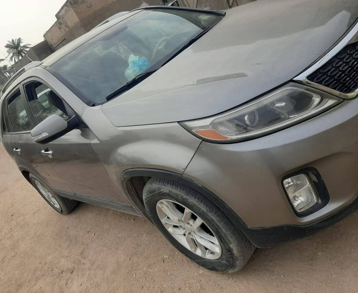 السلام عليكم سورنتو 15 للبيع شاملغ وبنيت اربعه استندر خمسه راكب سياره فول مواصفات ***********
