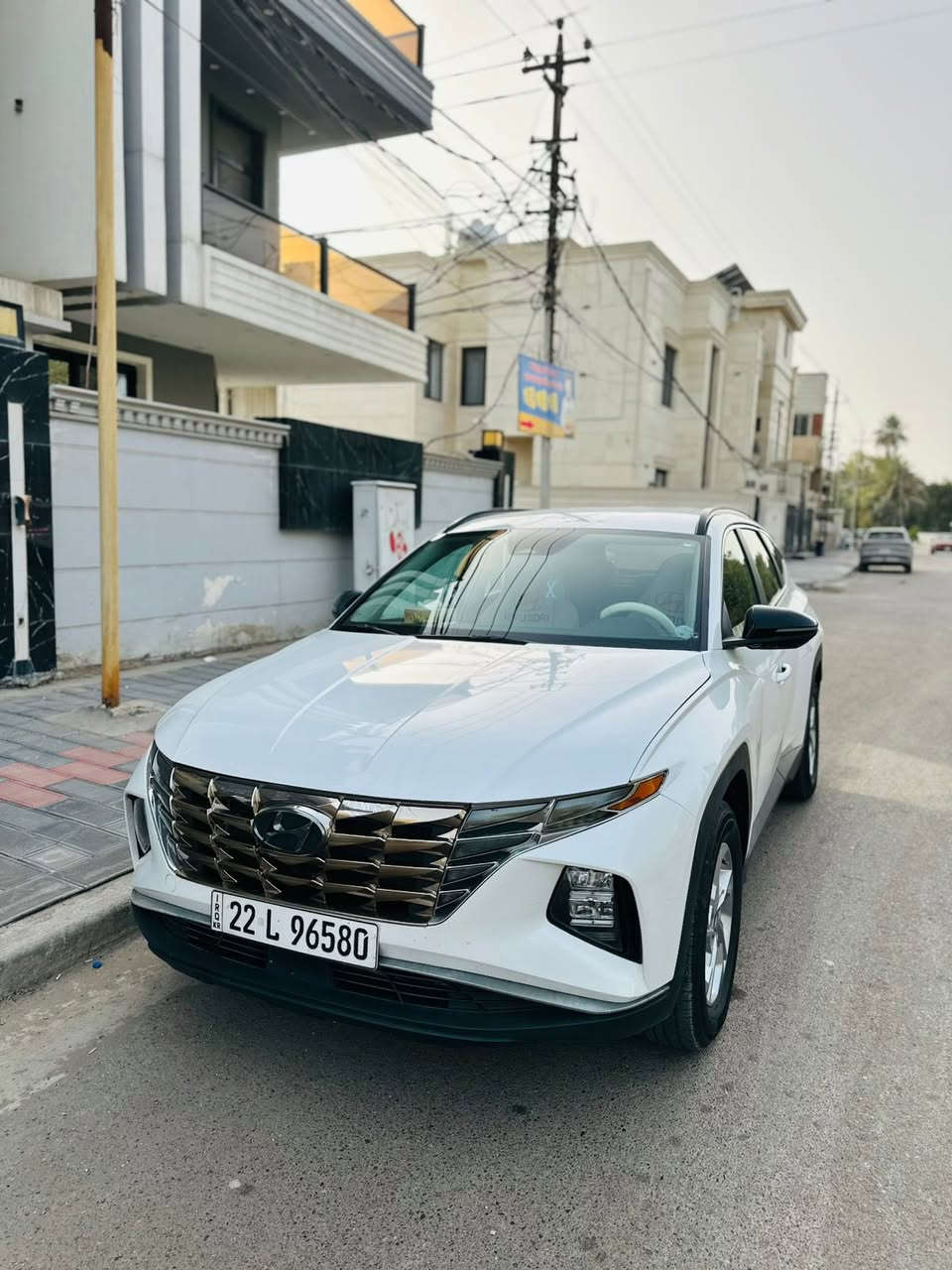 السلام عليكم توسان للبيع (بدون مراوس) موديل 2023 فول مواصفات عدا الفتحة بيهة صبغ جاملغ وبنيد فقط بدون دواخل رقم شمالي وبسمنة تحويل ثاني يوم ماكو اي شكال 
مواصفات السيارة
(1) بصمة+ كشنات كهرباء
(2) شاشة كبيرة+ كامرة خلفية
(3) رادارات وحساسات جانبية وامامية وخلفية
(4) هندبريك بصمة+ انظمة قيادية
(5) اشاير بل مري + ويل كب
(6) قطعتين تبريد+ تحكمات ستيرن
(7) مكينة ١٠٠/١٠٠
(8) كير درجة اولى
(9) صدر وتبريد وتدفئة مكفولات
(10) ميكانيكيات وكهربائيات وحدادية ١٠٠/١٠٠
(11) تخم تايرات جدد+ داخل غرفة جديدة
(12) السيارة جاهزة مابيها اي نقص السعر ( ١٨٠ ) ورقة وبيها مجال المكان بغداد الكرخ للاستفسار ***********
