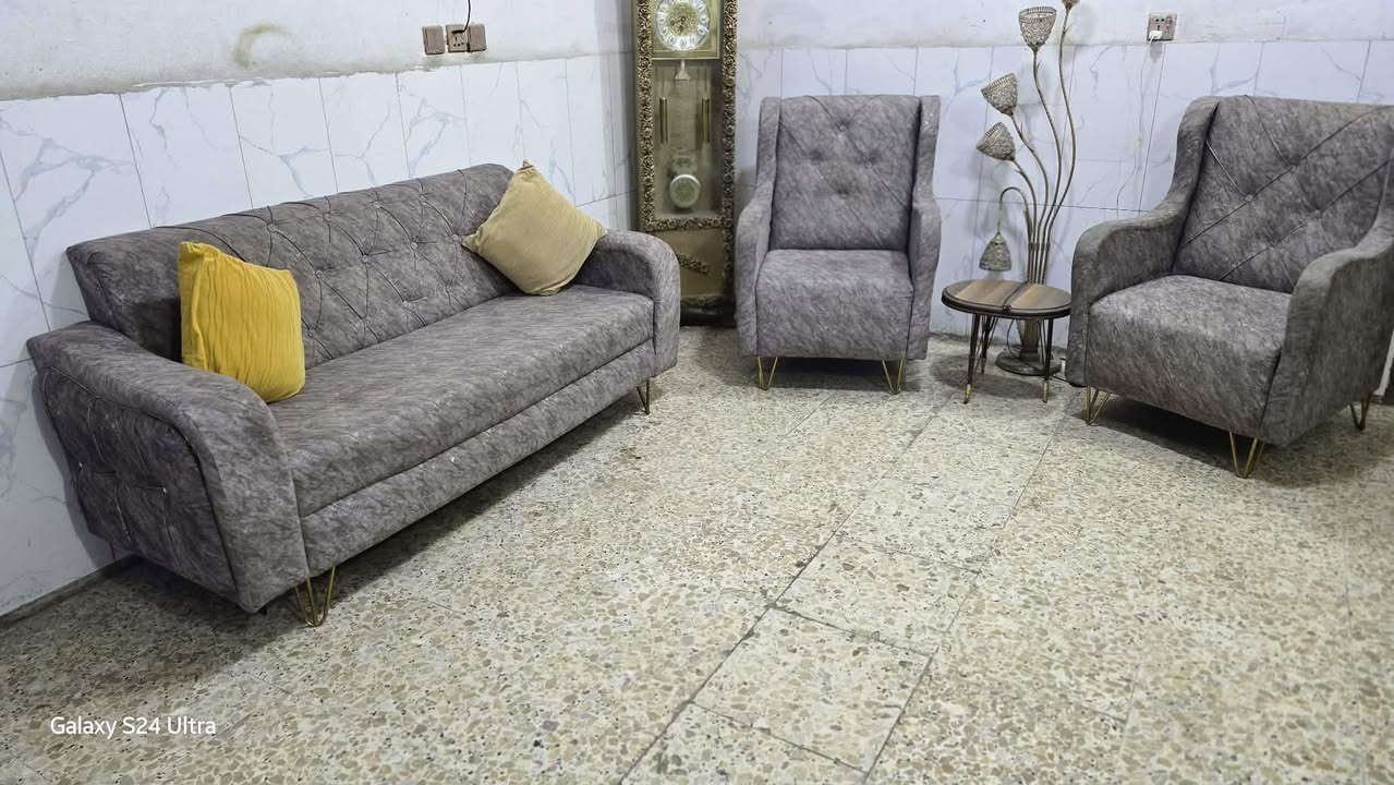 نص تخم 5 مقاعد نظيف 
سعره 140 وبي مجال مكان البياع
 يوجد توصيل بكروه ب واتساب
***********
