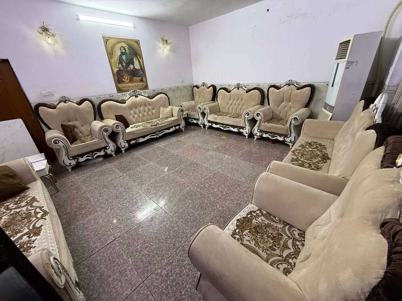 السلام عليكم ورحمة الله وصل من معرض الرحمن تخم تركي نضافه فول + 15 مقعد مثل  بالفيديو للاستفسار واتساب او خاص  موجودين ***********
