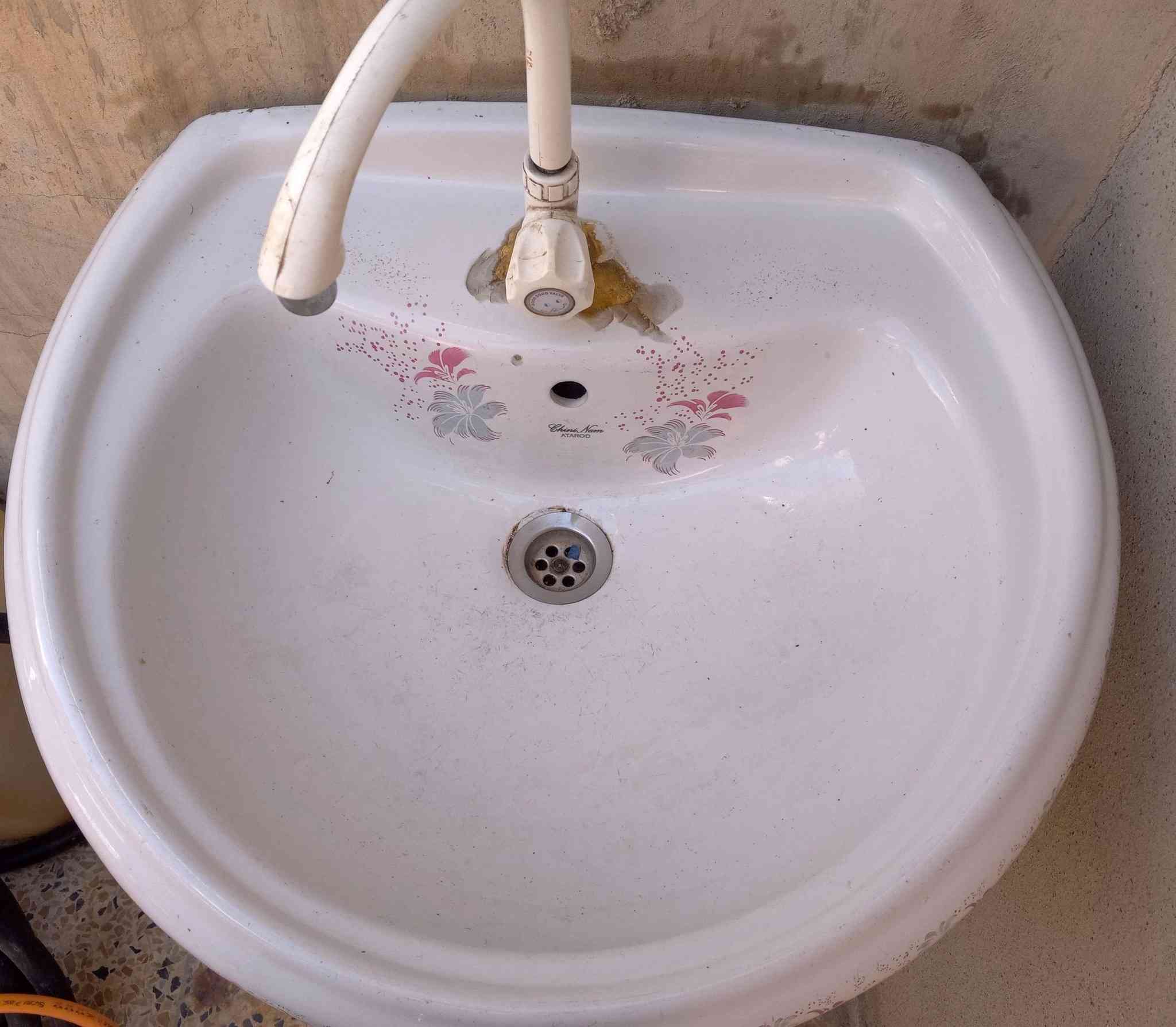 مغسلة للبيع كامله  سعر 15 الف. ***********
