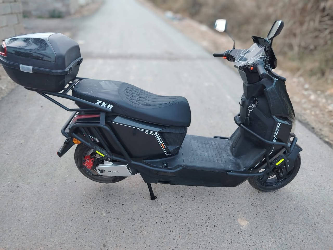 الدراجه شحن للبيع موديل ٢٥ مستخدمه شهر فقط نضافه فول تحتوي علئ ٦ بطاريات *********** المدائن سعرها مليون و ٢٠٠ وبيها مجال
