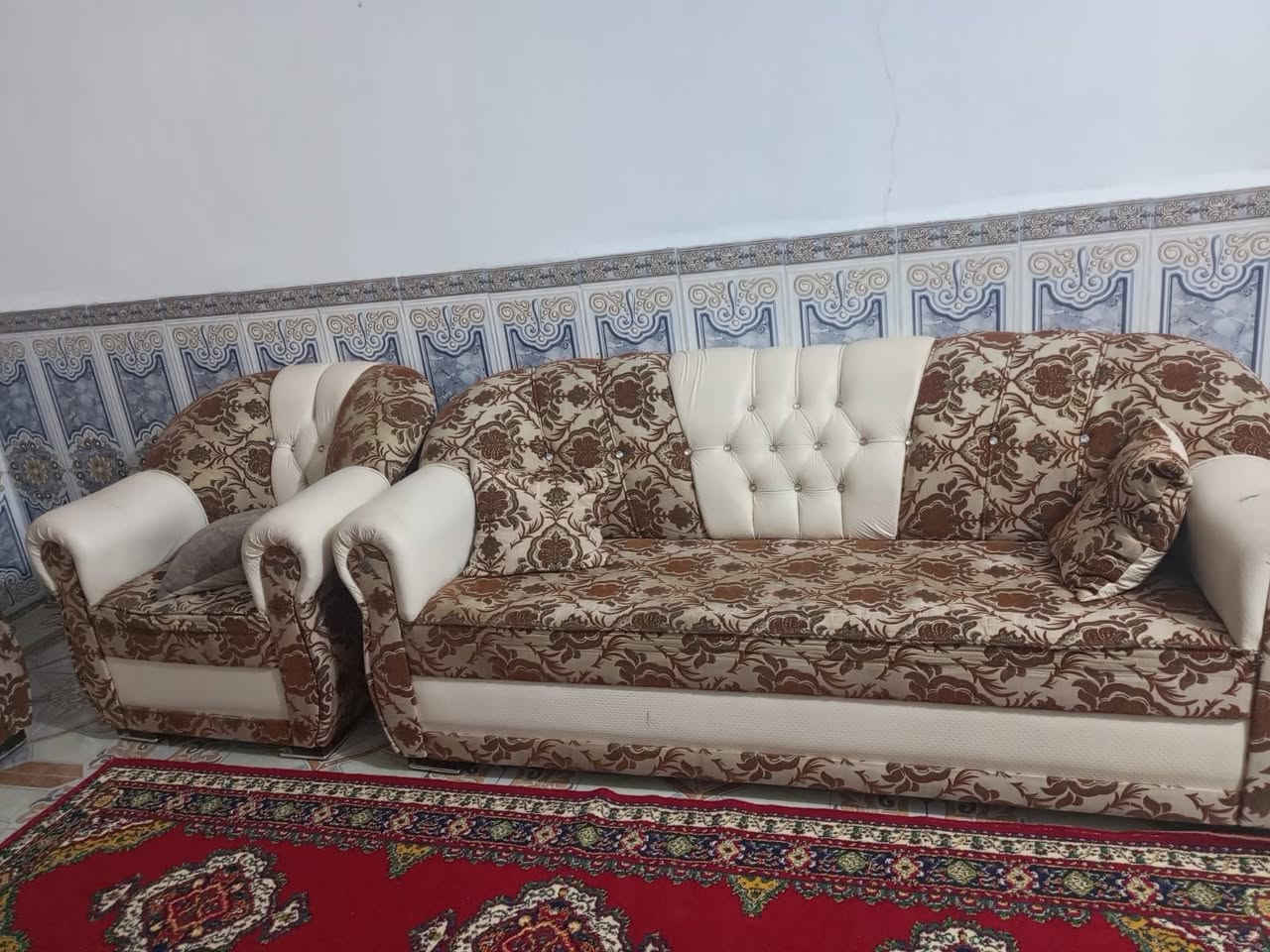 طخم كرويتات عشر مقاعد اثنين ابو 3 او وحده ابو 2 وكراسي 2 السعر 350 العنوان سوق الشيوخ الحي العسكري الاتصال ***********
