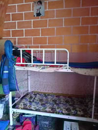 سرير • حجم كبير • عمر ٢٠ سنة