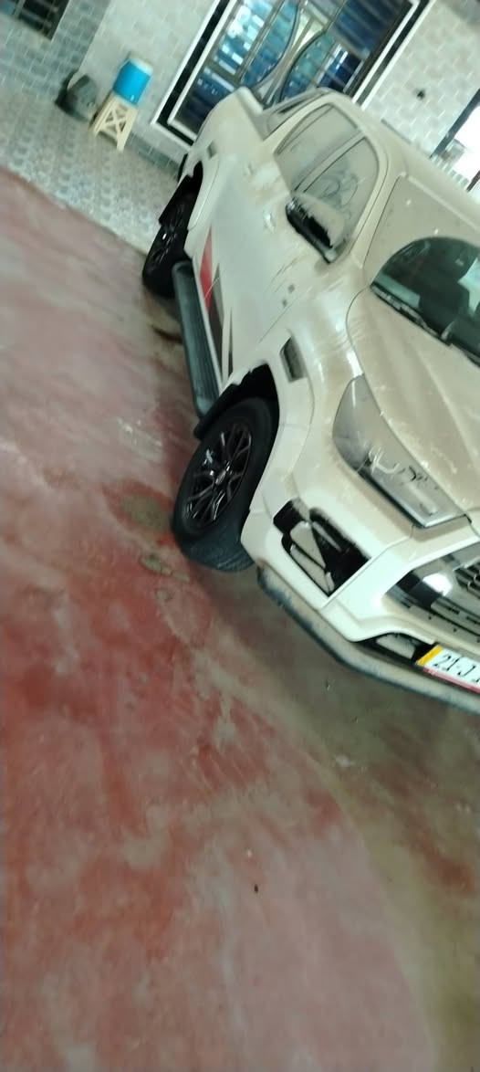 سلام عليكم للبيع ام مروس اب لندكروز جي ار 2022
مكفوله كفاله عامه 
فول موصفات 1/1
ماشيه 40 الف اخت الزيرور
سياره 2 سنتين مخزنه
رقم سليمانيه تحويل او وكاله
السعر 435 وبيها مجال
***********
