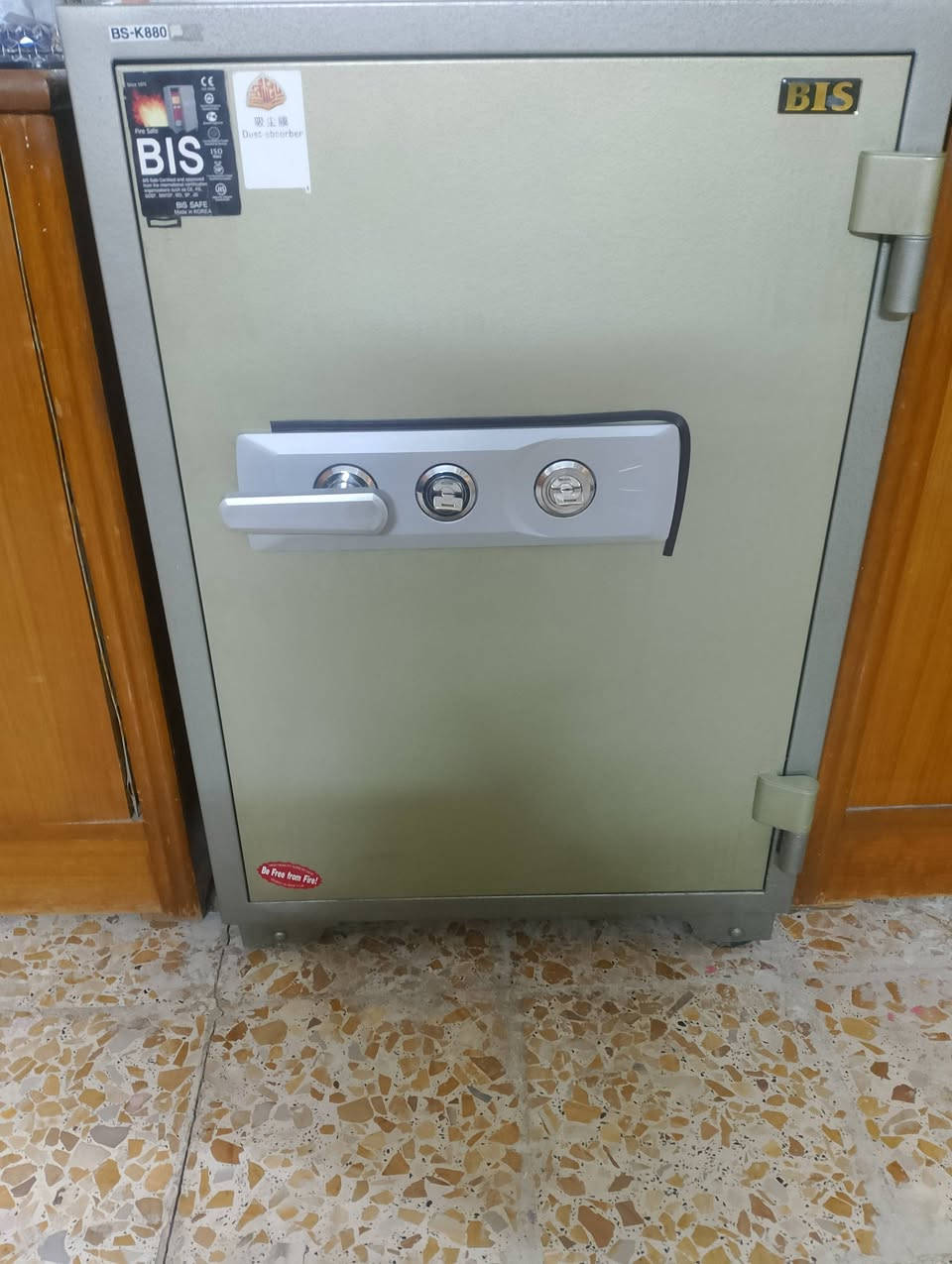 سلام عليكم خزنه جديده ضد الحريق  البيع  مكاني بغداد ثعالبه وره صطيرت شعجب سعر 350وبيها مجال  ***********
