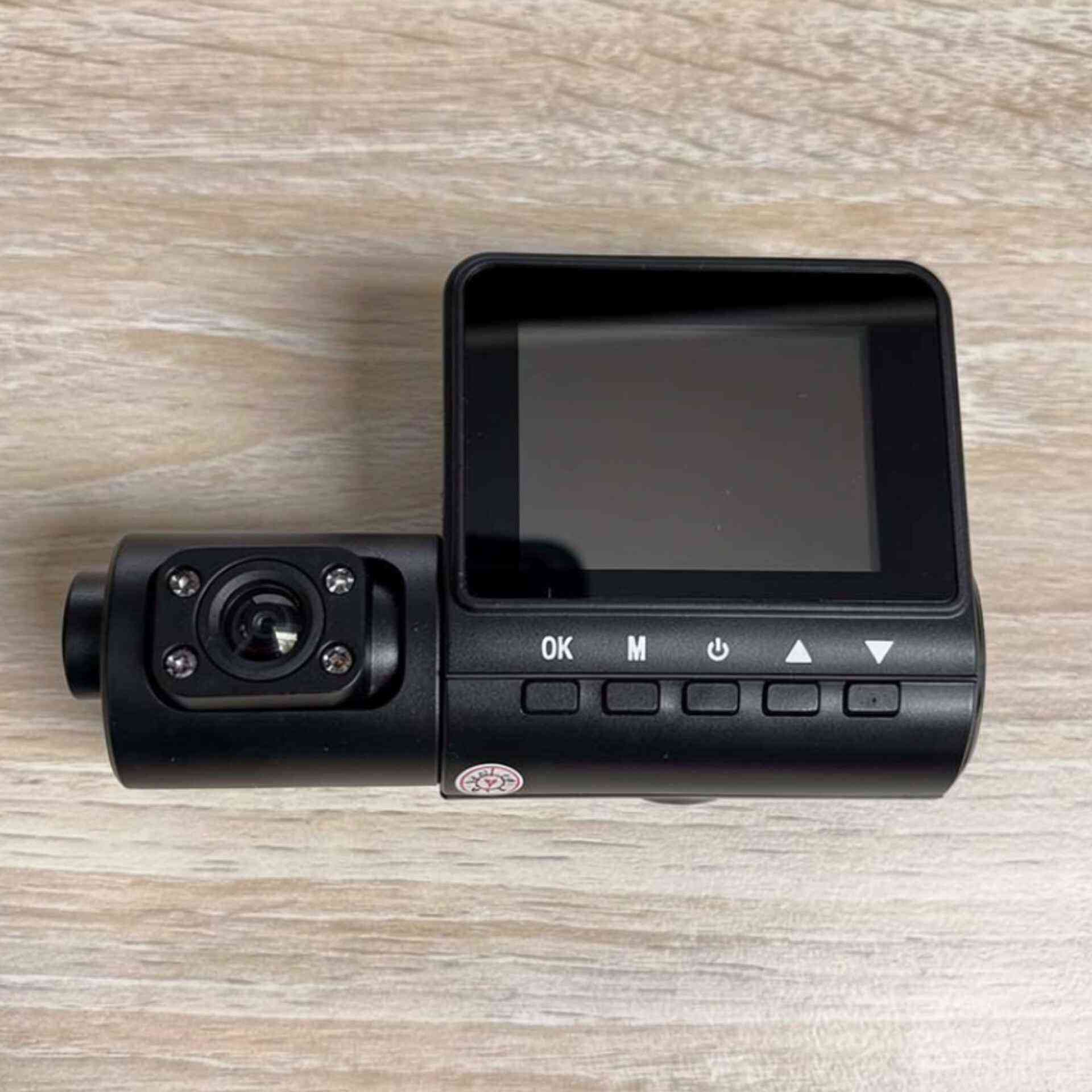 كاميرا سيارة DVR ثلاثية العدسات لتسجيل الطريق والرحلات بجودة Full HD 🔥
توفر تصوير أمامي وداخلي وخلفي مع زاوية واسعة ورؤية ليلية لزيادة الأمان أثناء القيادة.
✔ تصوير Full HD 1080P
✔ 3 عدسات أمامية + داخلية + خلفية
✔ زاوية تصوير واسعة 170°
✔ رؤية ليلية Night Vision
✔ تسجيل حلقي مستمر Loop Recording
✔ حساس حركة Motion Detection
✔ حساس صدمات G-Sensor لحفظ التسجيلات المهمة
✔ شاشة IPS ملونة
✔ تدعم كارت ذاكرة حتى 32GB
مناسبة لـ:
السيارات الخاصة، سيارات الأجرة، الرحلات، تسجيل الحوادث، مراقبة الطريق والسيارة أثناء الوقوف.
المواصفات:
• دقة تصوير HD / FHD 1080P
• كاميرا 5MP
• تسجيل صوت داخلي
• تدعم اللغة العربية
• تعمل بدرجات حرارة من -20 إلى +60
• منفذ USB 5V
محتويات العلبة:
• كاميرا DVR
• كيبل USB
• قاعدة تثبيت
• دليل الاستخدام بغداد, العراق


**إذا كنت صاحب هذا الإعلان وتريد حذفه لأي سبب، رجاءا أرسل رسالة إلى الدعم الفني**