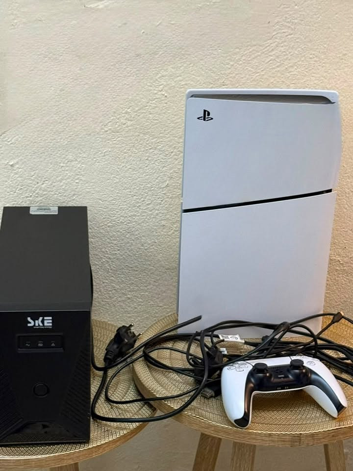 للبيع بلي 5سلم +جوستك خاص بيه+ بطارية1600va UPS +كامل ملحقاته .. السعر كلي800 الف وبي مجال *********** الجهاز جديد مستخدم قليل
