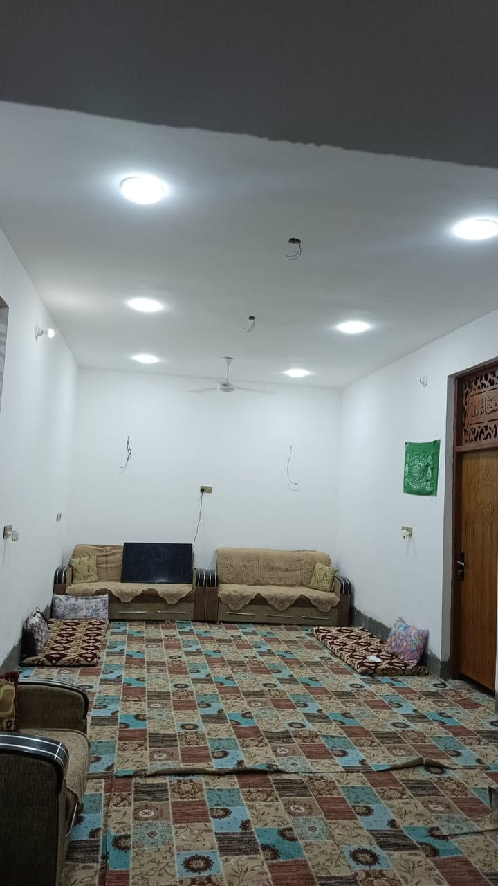 من رخصت الادمن يوجد البيت البيع غرفتين وصاله ومطبخ وستقبال وصحيات المساحه 400 طابو زراعي سند25 خدمات كامله العلكايه كهرباء ومياه وخط مولد وخط الانترنيت ضوئي ***********
