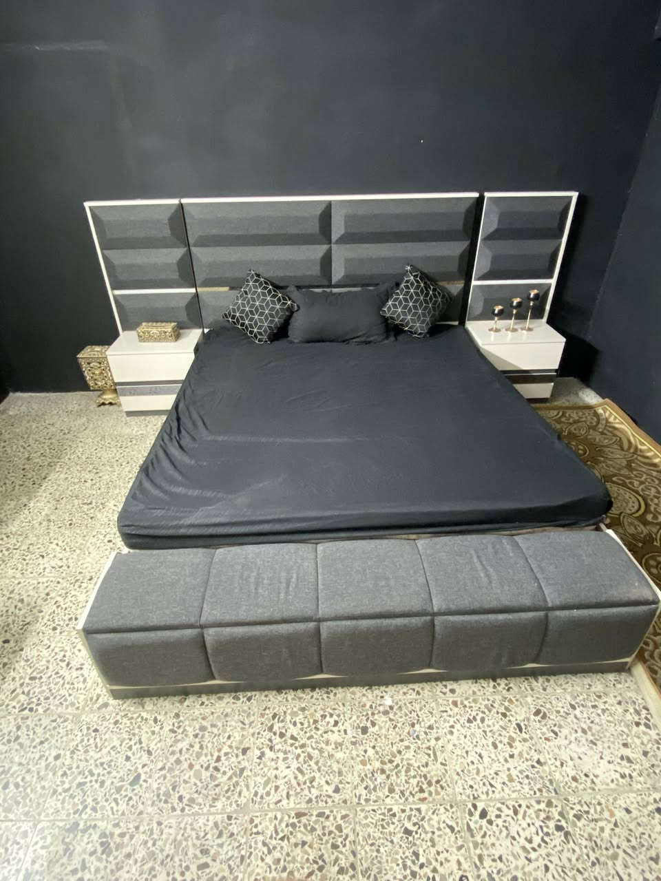 السلام عليكم
غرفة نوم تركيه درجة اولى للبيع  اشتريتها قبل 4 اشهر 
غرفة كاملة ودرجة النظافة 95‎%‎ الغرفة احلى من اللي موجود بالصور كل المرايا جديدة بدون اي ضرر غرفة جاهزة وكاملة وجديدة 
السعر مليون و700 مكان الغرفة بغداد حي العامل
للاتصال على الرقم 
***********
