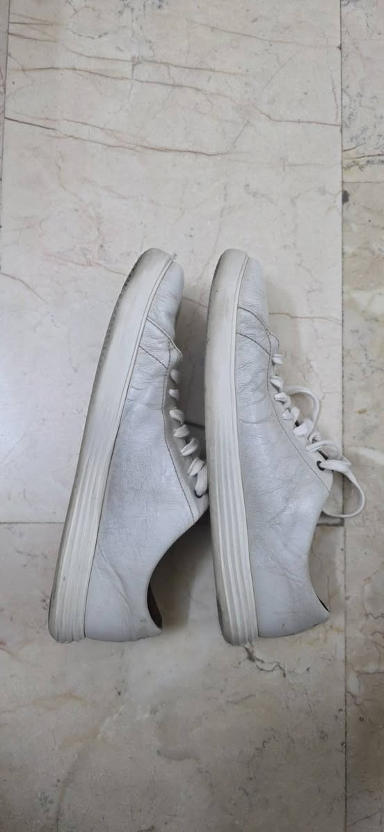 حذاء كولهان اصلي جلد ابيض مستخدم قياس 42.5 طول القدم 27 سم 
السعر 25 الف مكاني بغداد


**إذا كنت صاحب هذا الإعلان وتريد حذفه لأي سبب، رجاءا أرسل رسالة إلى الدعم الفني**